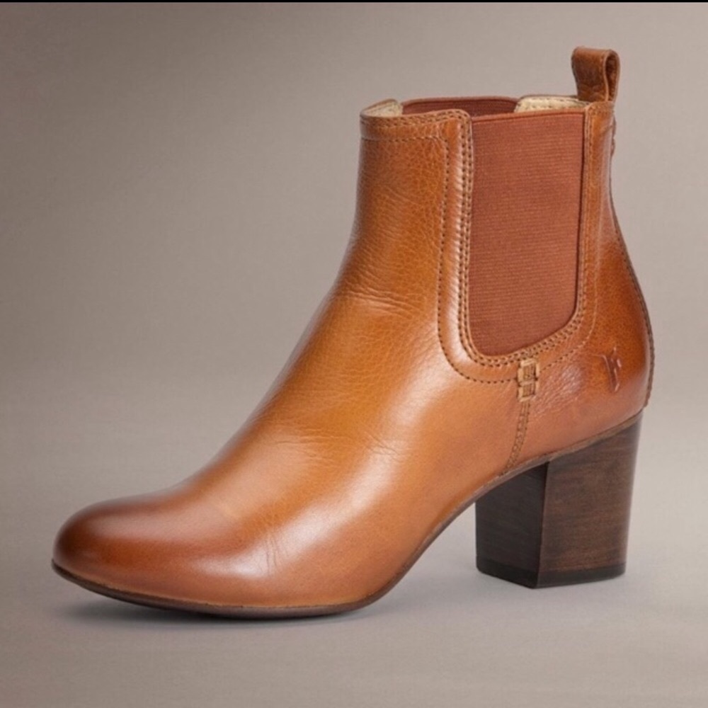 Frye Stella Chelsea Short Leather Ankle Bootie - Picture 11 of 16
